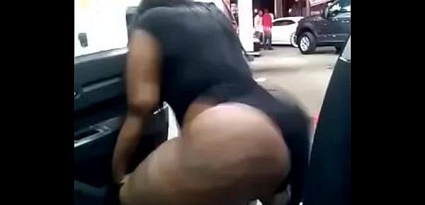  She twerks her ass in public. We looking for porn ladies.